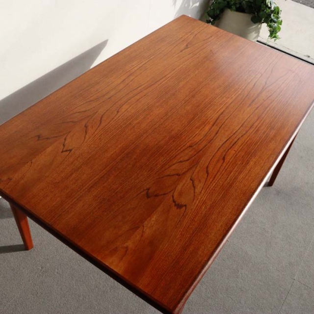 デンマーク製のヴィンテージダイニングテーブル