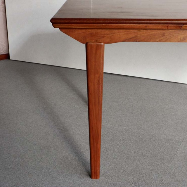 デンマーク製のヴィンテージダイニングテーブル