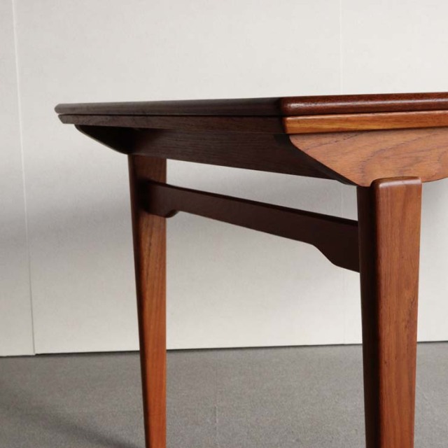 デンマーク製のヴィンテージダイニングテーブル