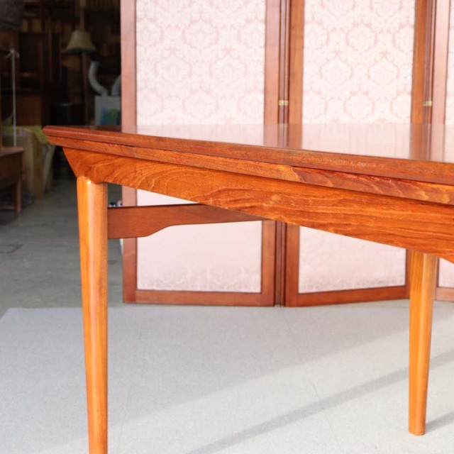 デンマーク製のヴィンテージダイニングテーブル