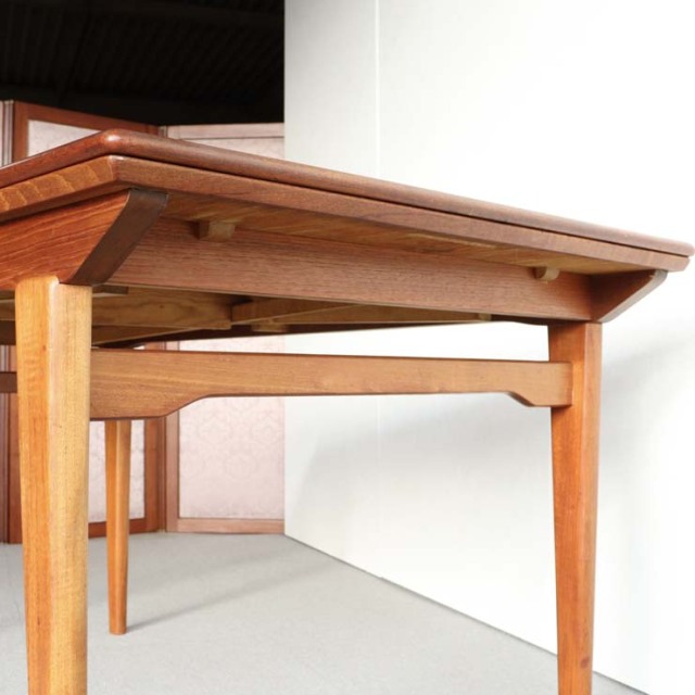 デンマーク製のヴィンテージダイニングテーブル