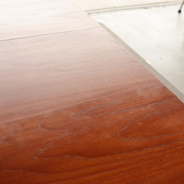 英国ヴィンテージのダイニングテーブル