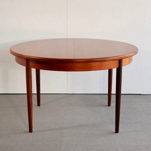 ジープランG-PLANのダイニングテーブル