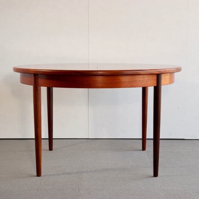 ジープランG-PLANのダイニングテーブル