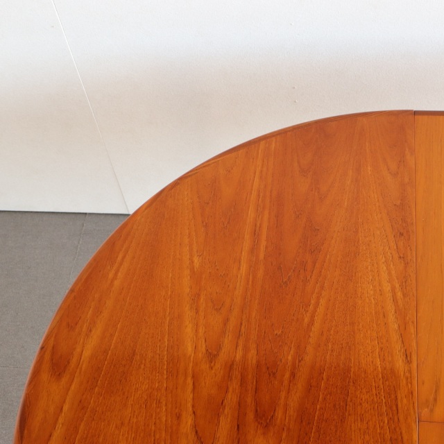 ジープランG-PLANのダイニングテーブル