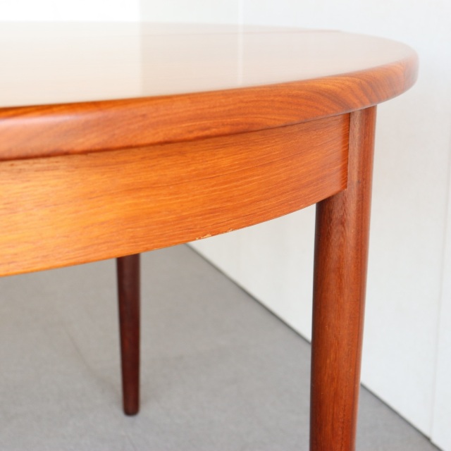 ジープランG-PLANのダイニングテーブル