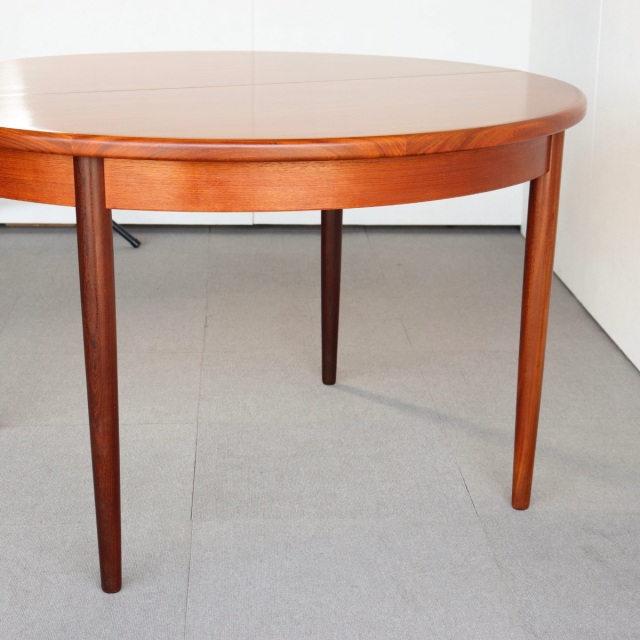 ジープランG-PLANのダイニングテーブル