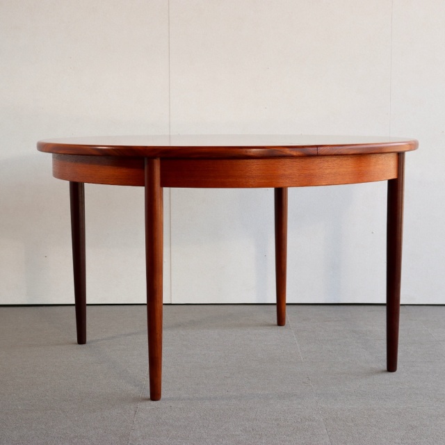 ジープランG-PLANのダイニングテーブル