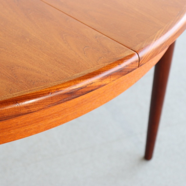 ジープランG-PLANのダイニングテーブル