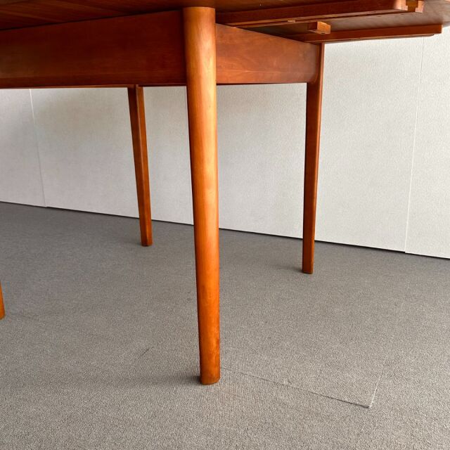 ラウンドダイニングテーブル | 英国ヴィンテージ家具 | 106センチ