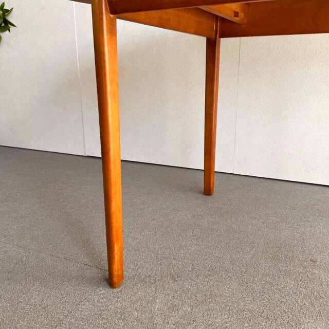 小さめダイニングテーブル丸型