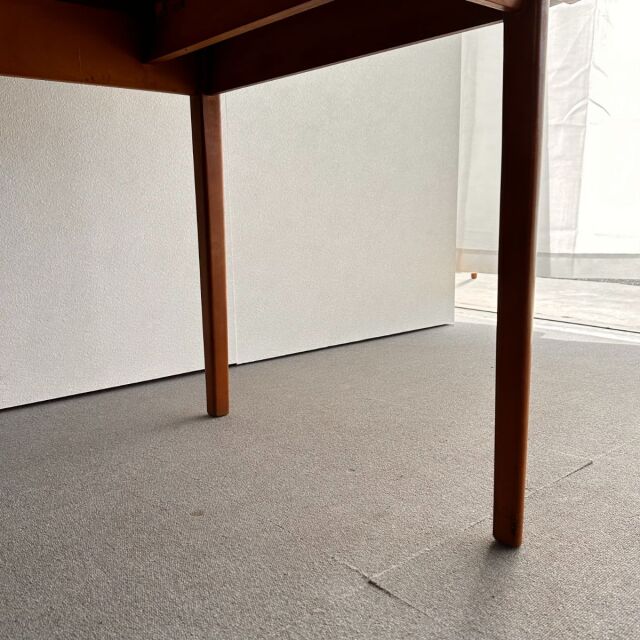 ラウンドダイニングテーブル | 英国ヴィンテージ家具 | 106センチ