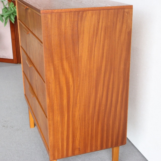 大瀑布図的』オースティンスイートAustinsuiteの4段チェスト