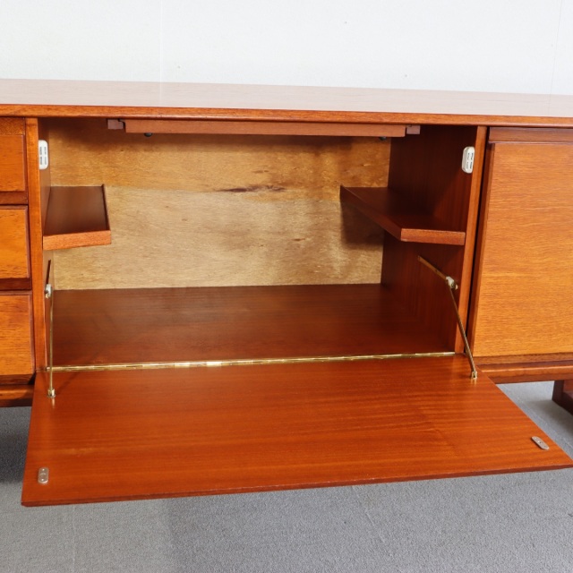 ホワイトアンドニュートンWhite&Newtoneのサイドボード