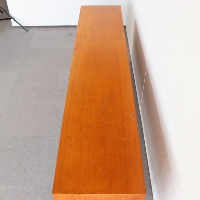 ホワイトアンドニュートンWhite&Newtoneのサイドボード