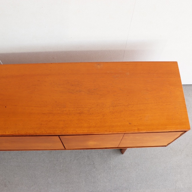 ホワイトアンドニュートンWhite&Newtoneのサイドボード