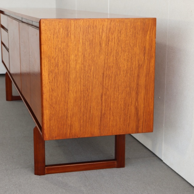 ホワイトアンドニュートンWhite&Newtoneのサイドボード