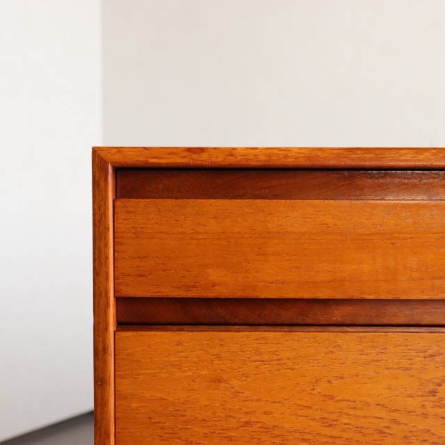 ホワイトアンドニュートンWhite&Newtoneのサイドボード