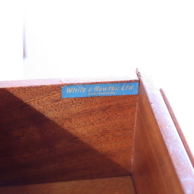 ホワイトアンドニュートンWhite&Newtoneのサイドボード