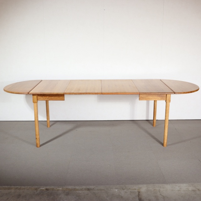 デンマーク製ダイニングテーブル。