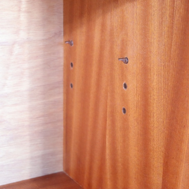 ジープランG-PLANのブラジリアシリーズのサイドボード。深みのあるチーク材の北欧ヴィンテージ。静かな存在感を放つ美しい佇まい。