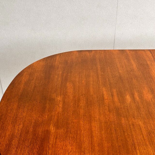 英国ヴィンテージのオーバルダイニングテーブル