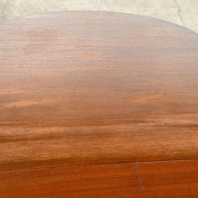 英国ヴィンテージのオーバルダイニングテーブル