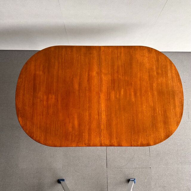 英国ヴィンテージのオーバルダイニングテーブル