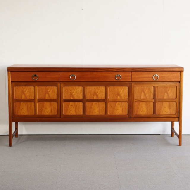 ネイサンNathanのサイドボード