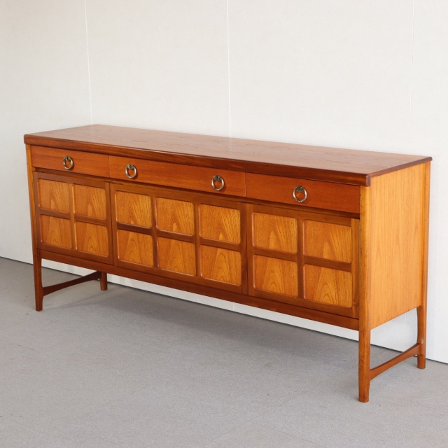 ネイサンNathanのサイドボード