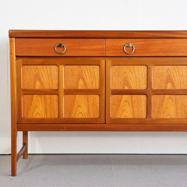 ネイサンNathanのサイドボード