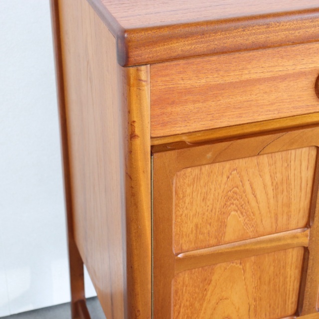 ネイサンNathanのサイドボード