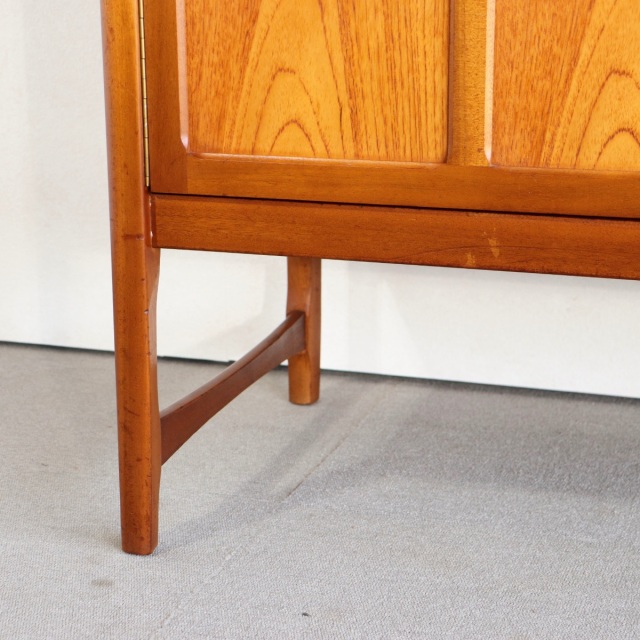 ネイサンNathanのサイドボード