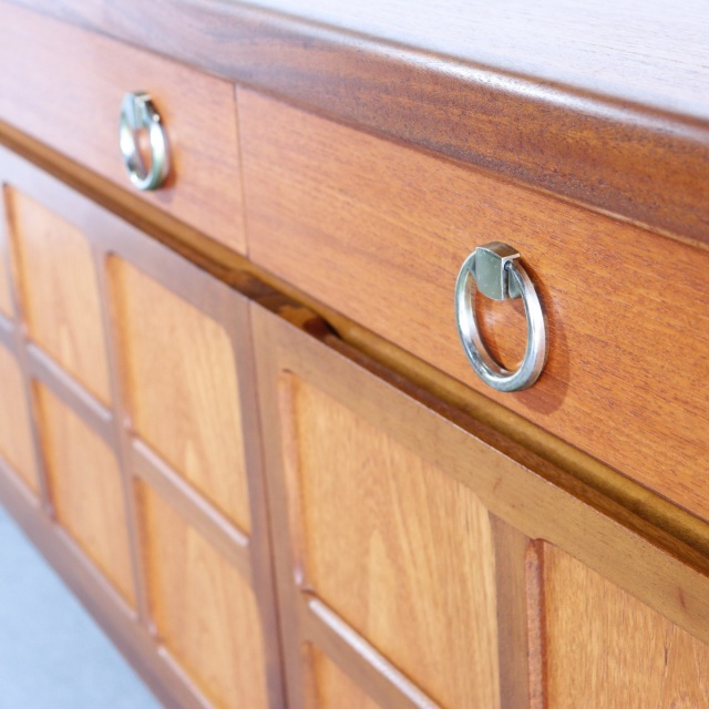 ネイサンNathanのサイドボード