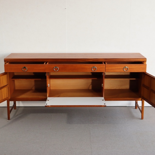 ネイサンNathanのサイドボード