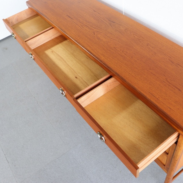 ネイサンNathanのサイドボード