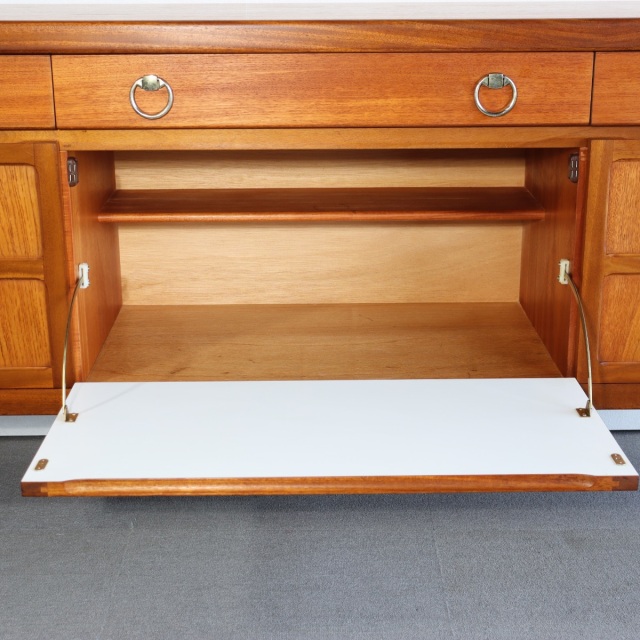 ネイサンNathanのサイドボード