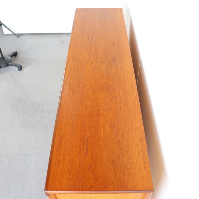 ネイサンNathanのサイドボード