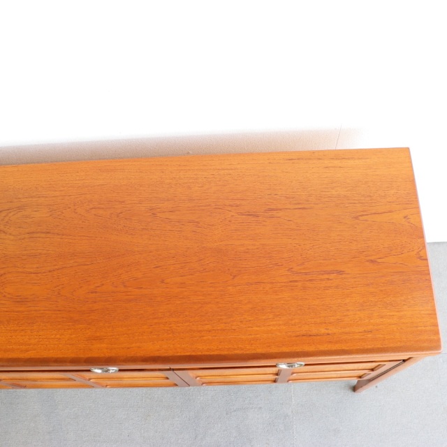 ネイサンNathanのサイドボード