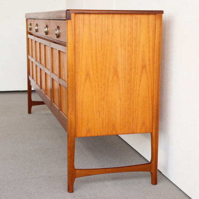 ネイサンNathanのサイドボード