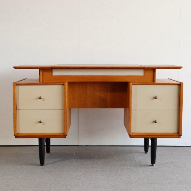 ジープランG-PLANのデスク