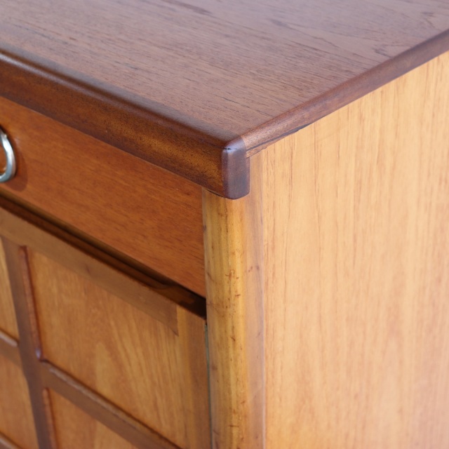 ネイサンNathanのサイドボード