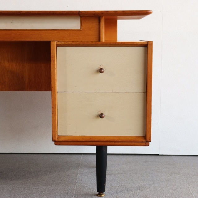 ジープランG-PLANのデスク