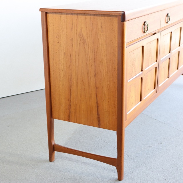 ネイサンNathanのサイドボード