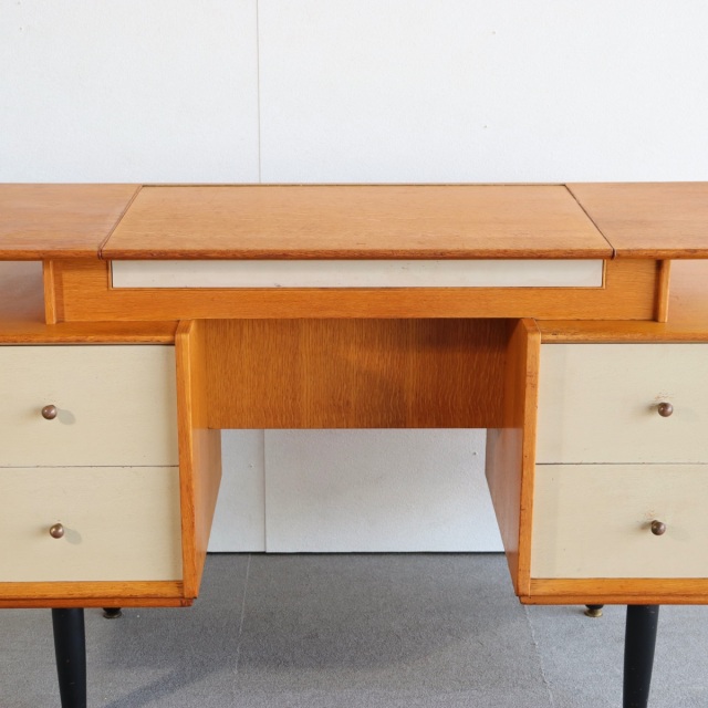 ジープランG-PLANのデスク