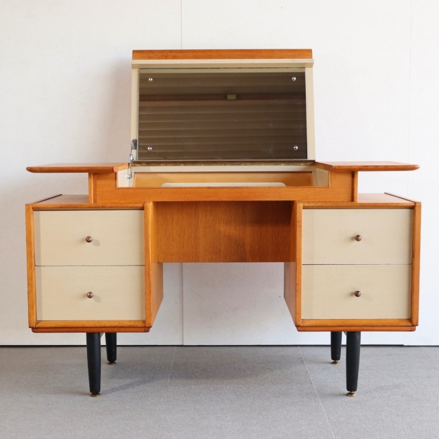 ジープランG-PLANのデスク