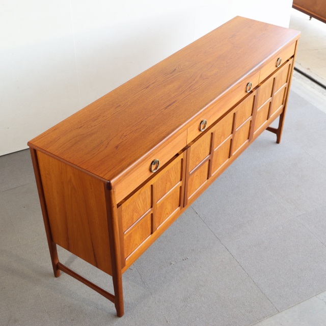 ネイサンNathanのサイドボード