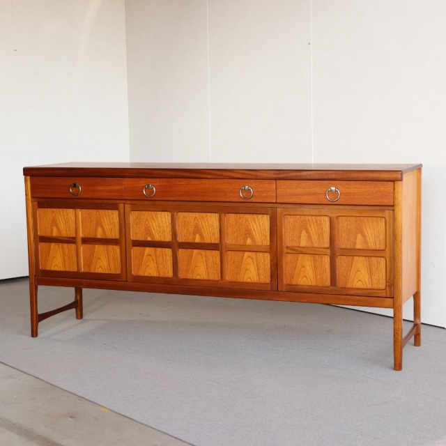 ネイサンNathanのサイドボード