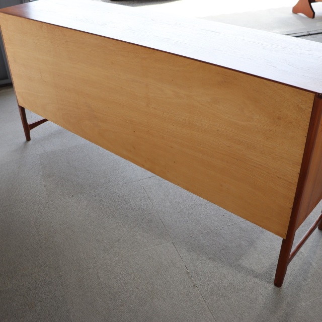 ネイサンNathanのサイドボード