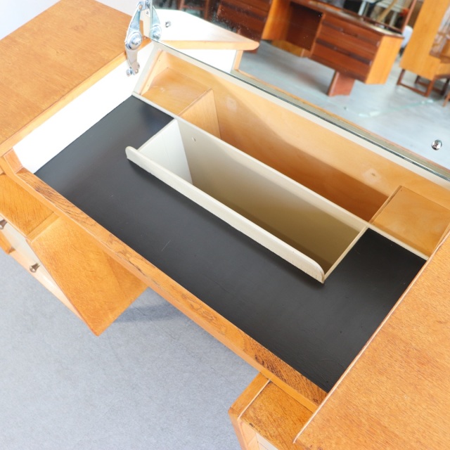 ジープランG-PLANのデスク